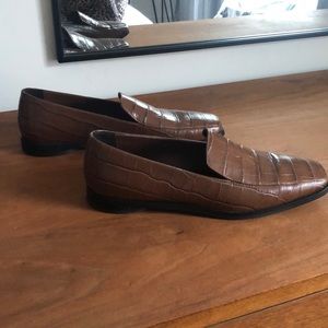 Everlane vintage croc loafers, size 8.